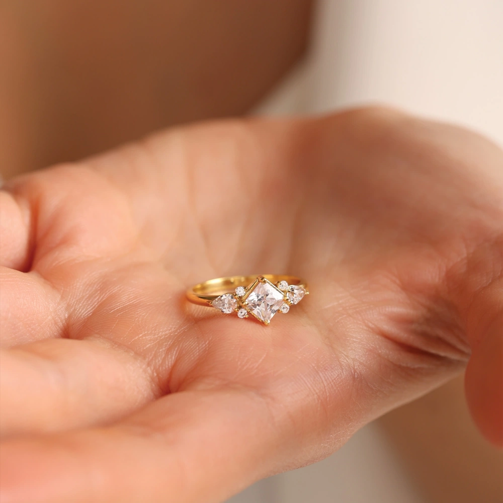 Prenses Tasarım Beyaz Topaz & Pırlanta Yüzük