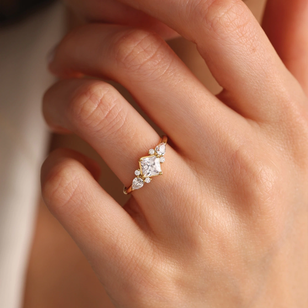 Prenses Tasarım Beyaz Topaz & Pırlanta Yüzük