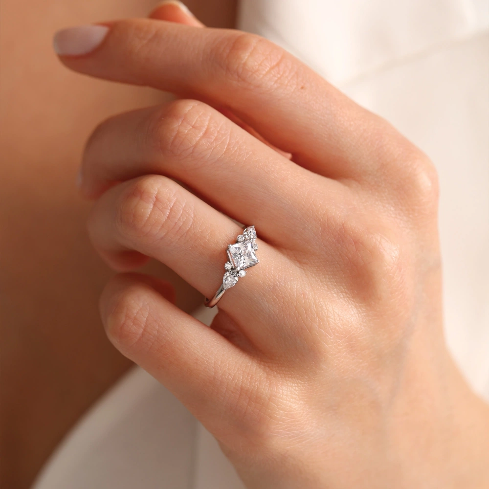 Prenses Tasarım Beyaz Topaz & Pırlanta Yüzük