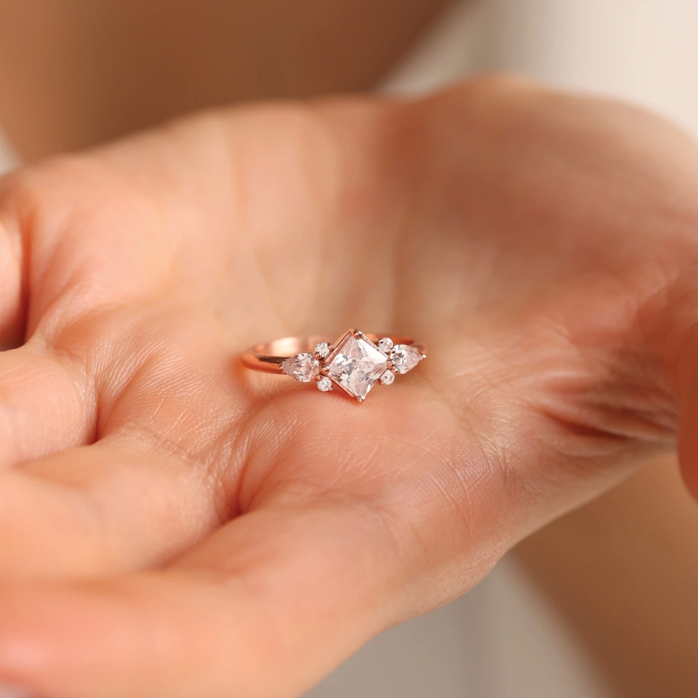 Prenses Tasarım Beyaz Topaz & Pırlanta Yüzük