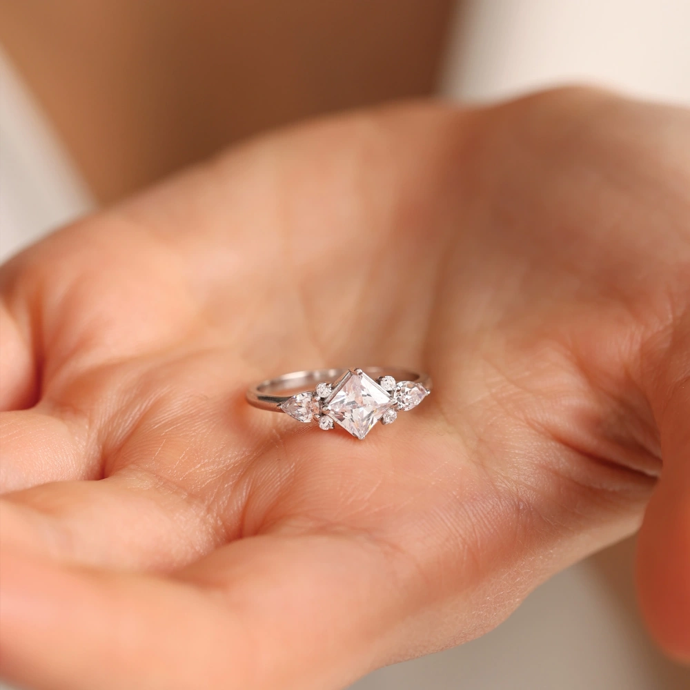 Prenses Tasarım Beyaz Topaz & Pırlanta Yüzük