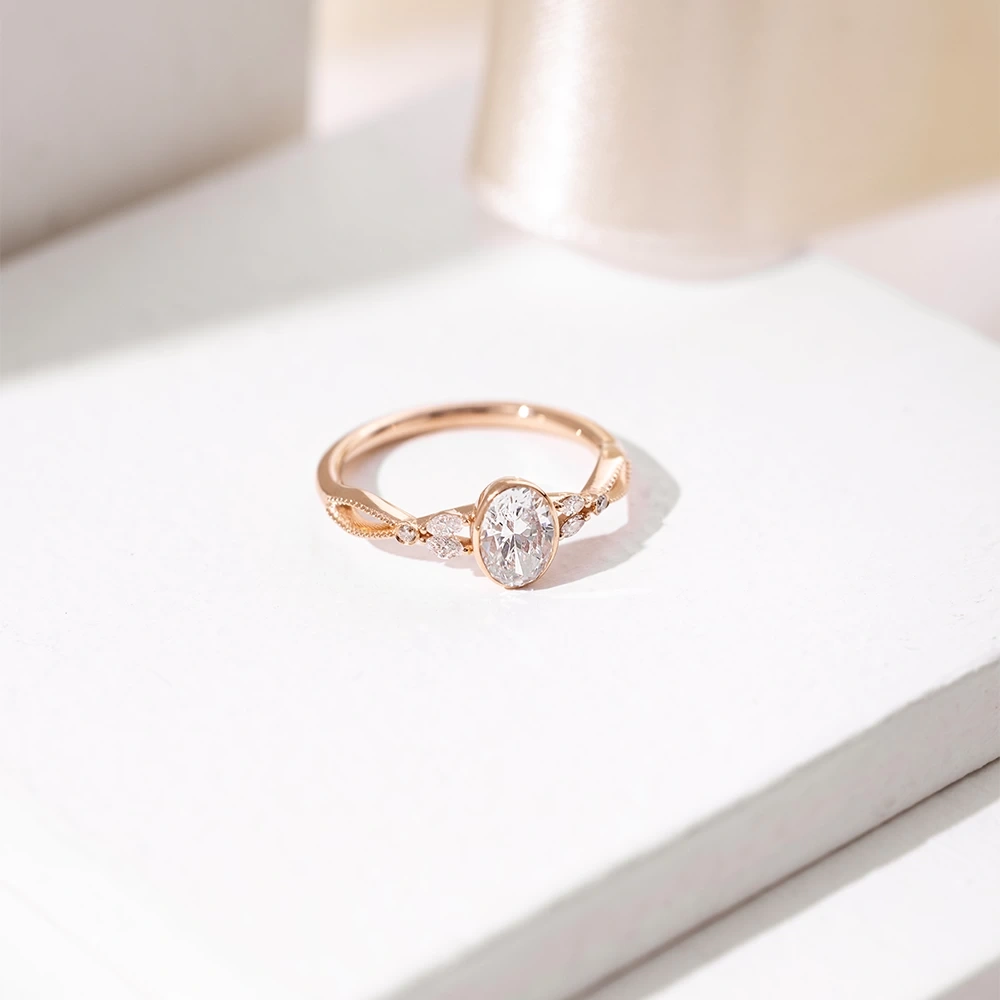 Vera 1.50 Ct Beyaz Topaz & Pırlanta Yüzük