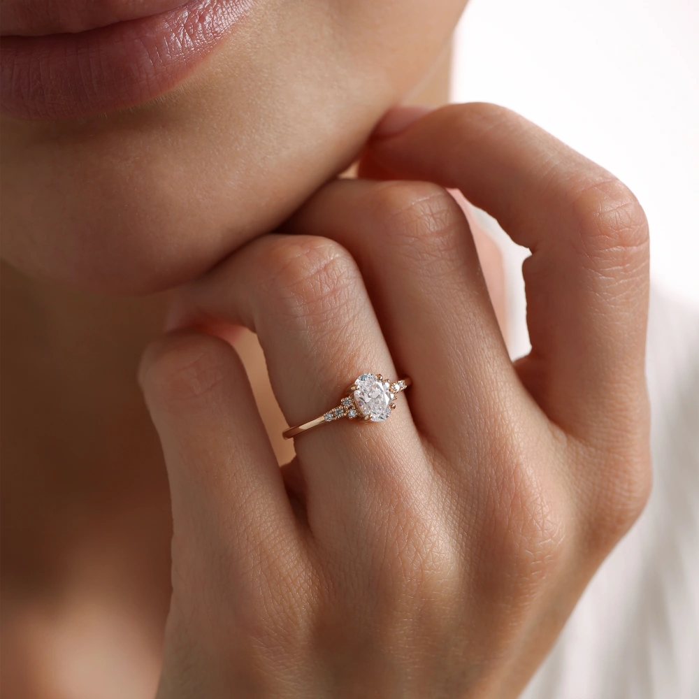 Liora 1.75 CT Oval Kesim Beyaz Topaz & Pırlanta Yüzük