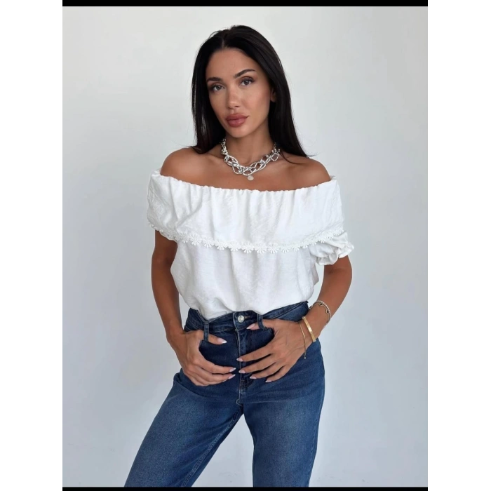 Beyaz R. Madonna Yaka Dantel Gecişli Bayan Bluz
