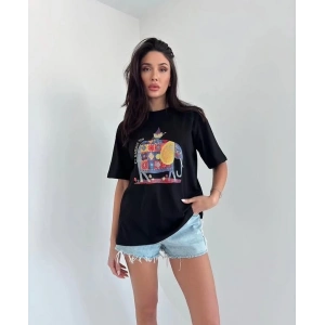 Siyah R. Önü Desenli Arka Dantel Geçişli Bayan Tşhirt