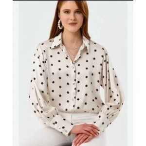 Beyaz Saten Puantiyeli Rahat Kalıp Uzun Kol Bayan Gömlek