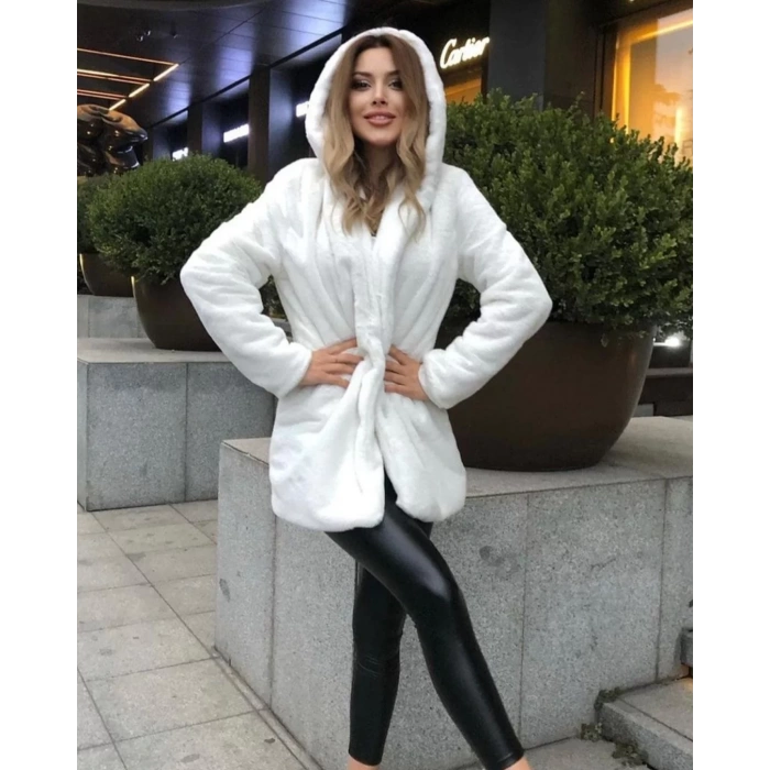 Beyaz Kapşonlu İçi Astarlı Rabbit Peluş Kaban