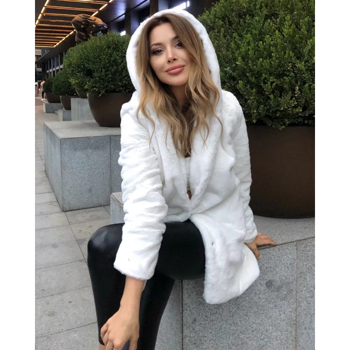 Beyaz Kapşonlu İçi Astarlı Rabbit Peluş Kaban