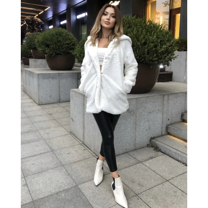 Beyaz Kapşonlu İçi Astarlı Rabbit Peluş Kaban