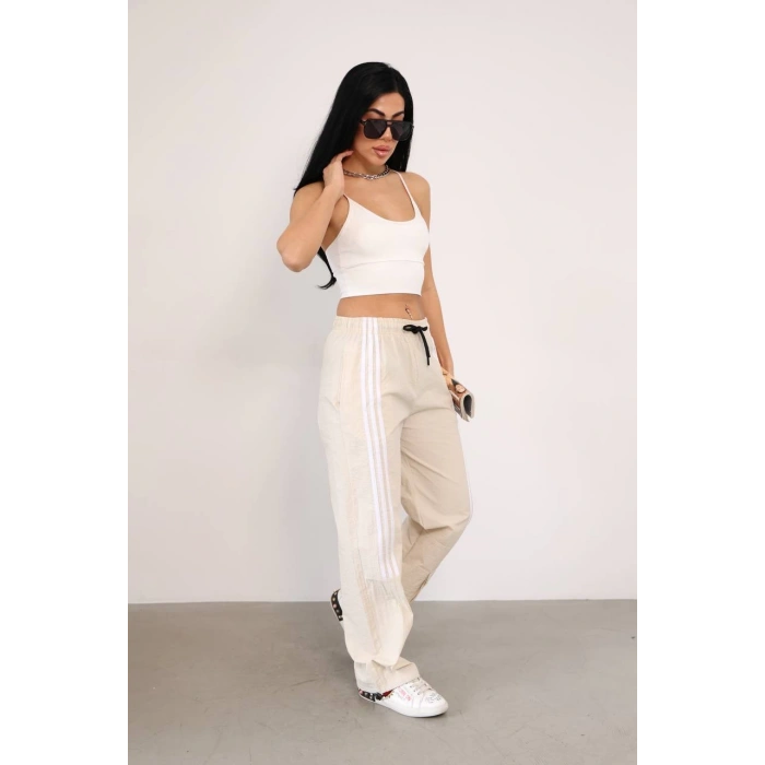 Krem Önden Üç Şerit Paça Cep Detay Paraşüt Eşofman