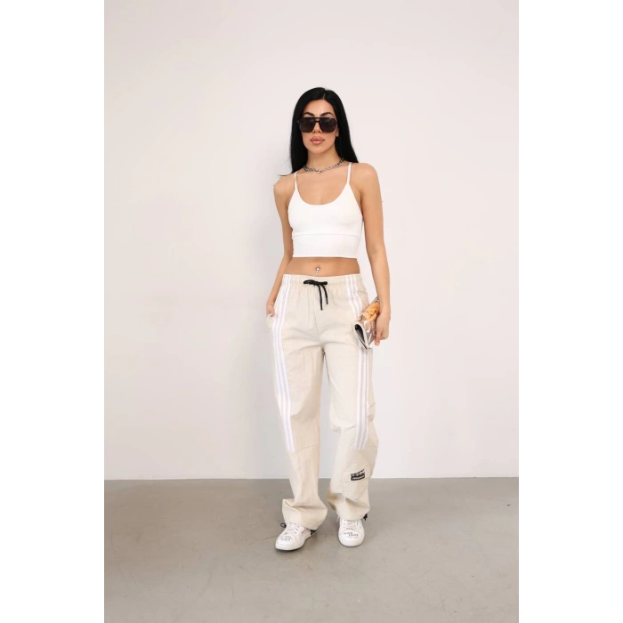 Krem Önden Üç Şerit Paça Cep Detay Paraşüt Eşofman