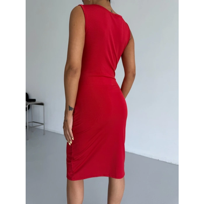 Kırmızı Toka Detay Midi Boy Dalgıç Elbise