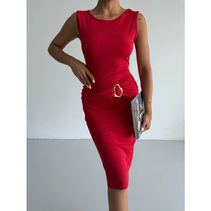 Kırmızı Toka Detay Midi Boy Dalgıç Elbise