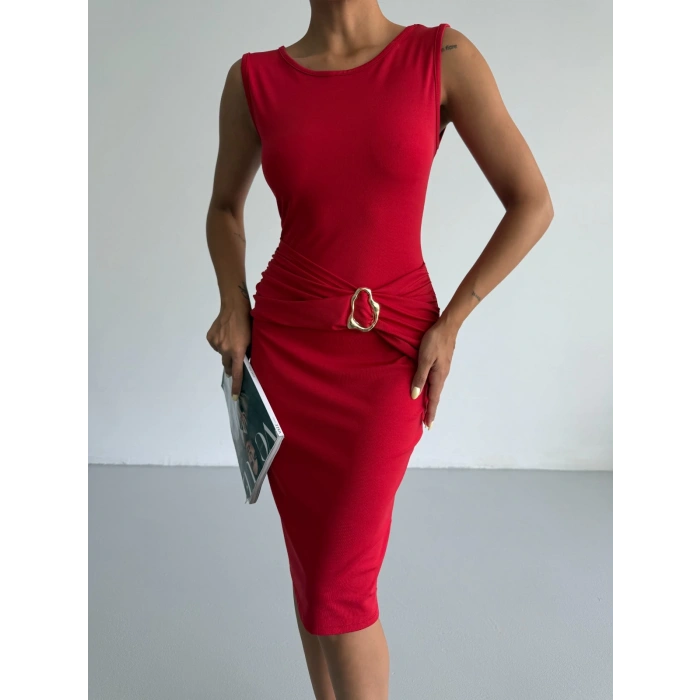 Kırmızı Toka Detay Midi Boy Dalgıç Elbise