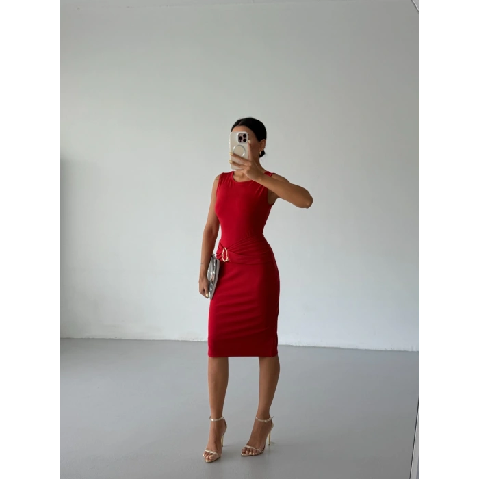 Kırmızı Toka Detay Midi Boy Dalgıç Elbise