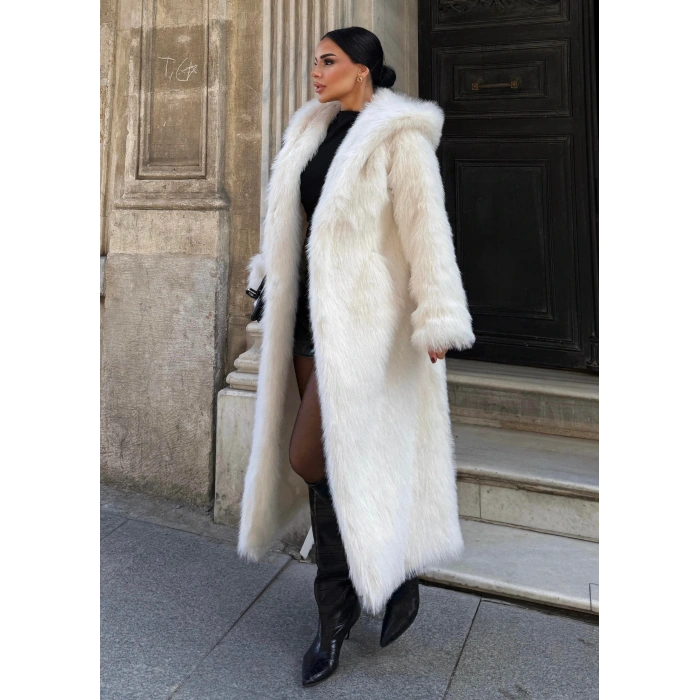 Beyaz Kapşonlu Uzun İthal Kürk