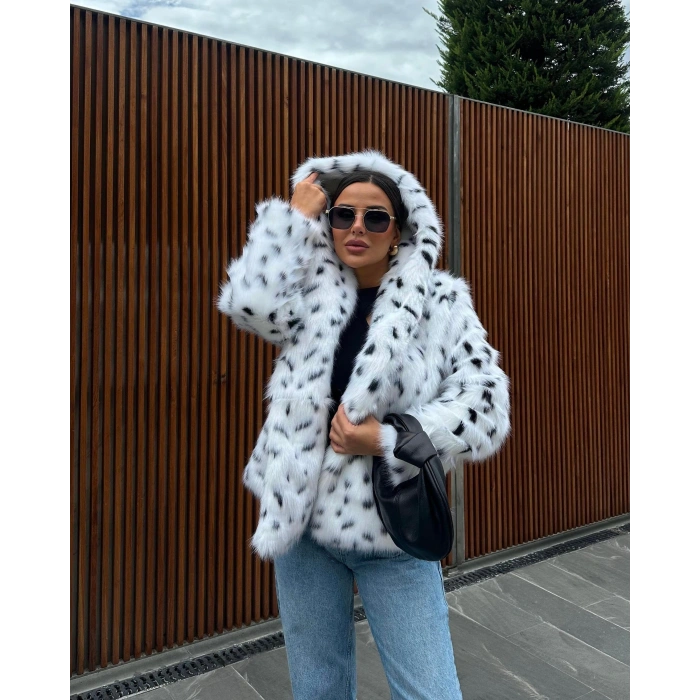 Leopar Kapşonlu İçi Astarlı İthal Kürk Kaban