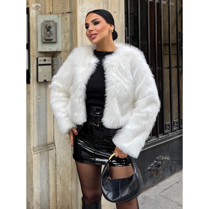 Beyaz Düz Yaka Crop İthal Kürk