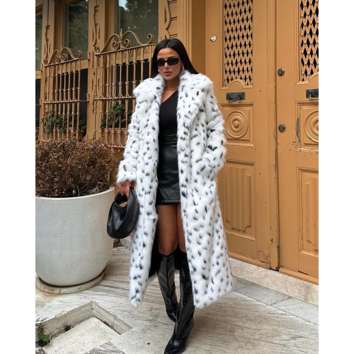 Beyaz Leopar Ceket Yaka İçi Satarlı Uzun Kürk Kaban