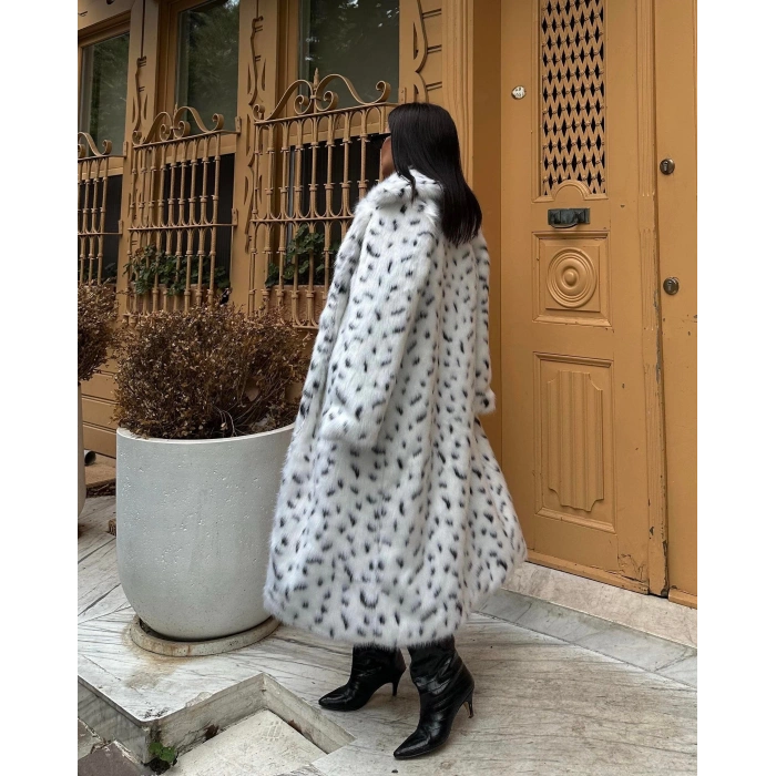 Beyaz Leopar Ceket Yaka İçi Satarlı Uzun Kürk Kaban