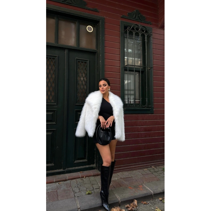 Beyaz Şal Yaka İçi Astarlı Kürk Kaban