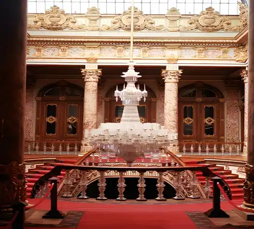Dolmabahçe Sarayı