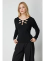 On Fashion Kadın Yakası Pencereli Yaka Aksesuarlı Siyah Kazak 63322