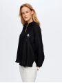 Faik Sönmez Kadın Metal Aksesuarlı Dokulu Siyah Gömlek UW26GML016