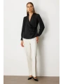 Ekol Kruvaze Yaka Önü Pileli Siyah Kadın Bluz 03007