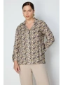 On Fashion V Yaka Çiçek Desenli Gömlek 74478