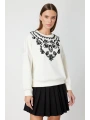 On Fashion Kadın Yakası İşlemeli Ekru Sweatshirt 66357