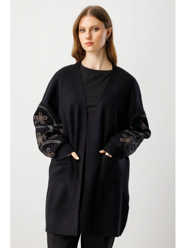 On Fashion Kadın Çiçek İşlemeli Torba Cepli Siyah Hırka 60904