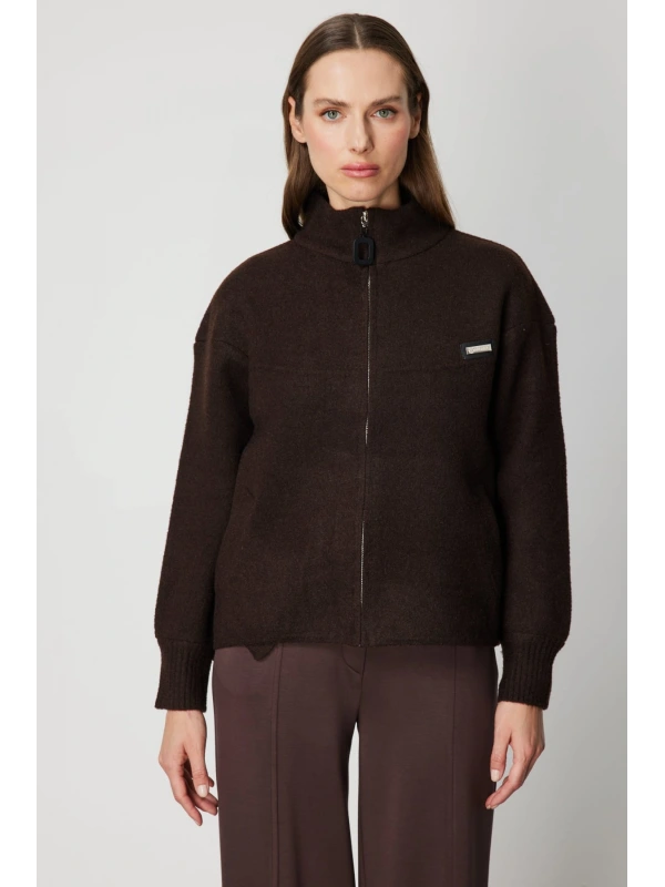 On Fashion Kadın Beli Lastikli Dik Yaka Fermuarlı Kahverengi Hırka 60937