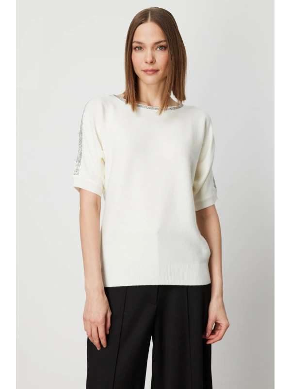 On Fashion Kadın Yakası Ve Kolları Taşlı Ekru Yarım Kol Kazak 65421