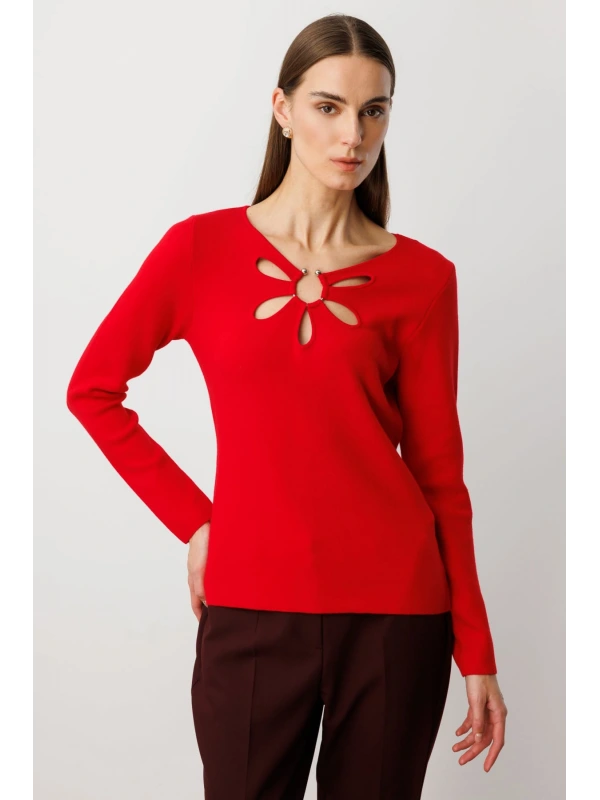 On Fashion Kadın Yakası Pencereli Yaka Aksesuarlı Kırmızı Kazak 63322