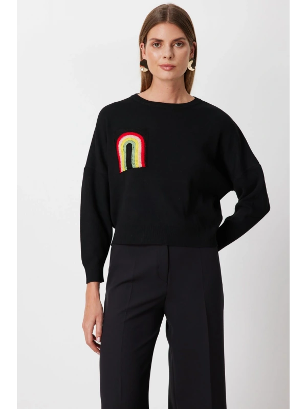 On Fashion Kadın Renkli Aksesuarlı Sıfır Yaka Siyah Kazak 63318