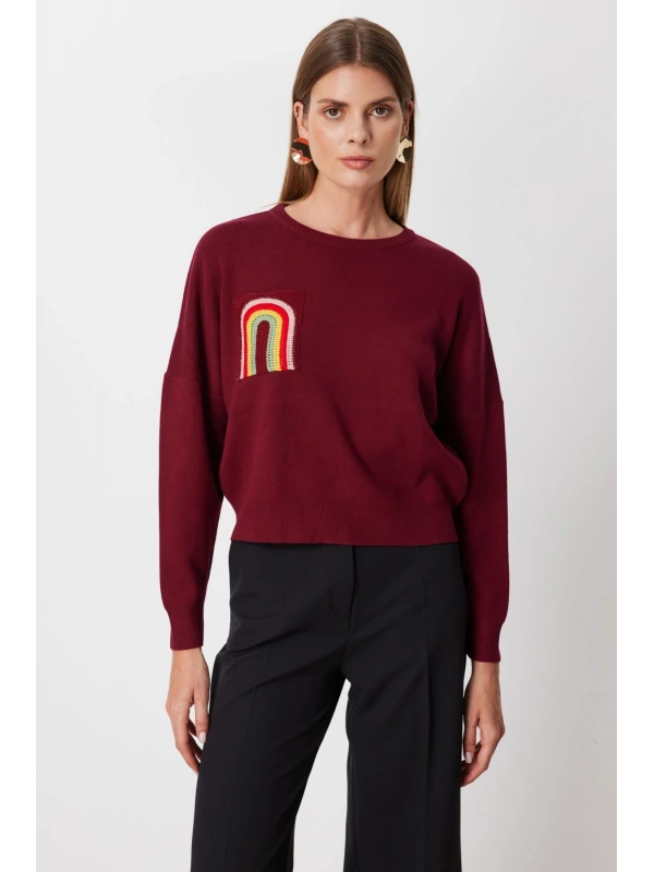 On Fashion Kadın Renkli Aksesuarlı Sıfır Yaka Bordo Kazak 63318