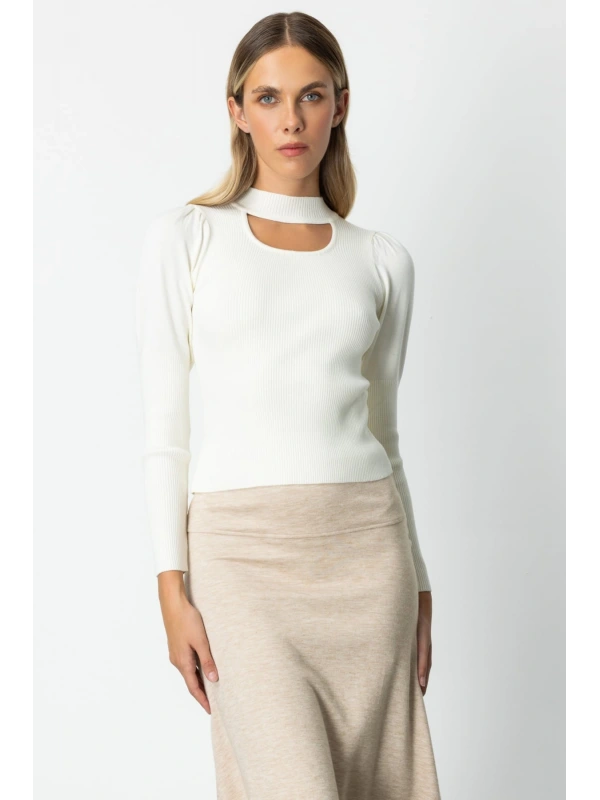 On Fashion Kadın Yakası Pencereli Balon Kol Ekru Kazak 65303