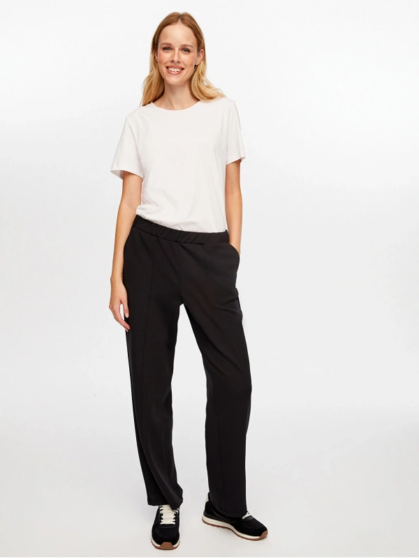 Faik Sönmez Kadın Önü Dikiş Detaylı Modallı Wide Leg Fit Siyah Eşofman Altı UW26ESA005