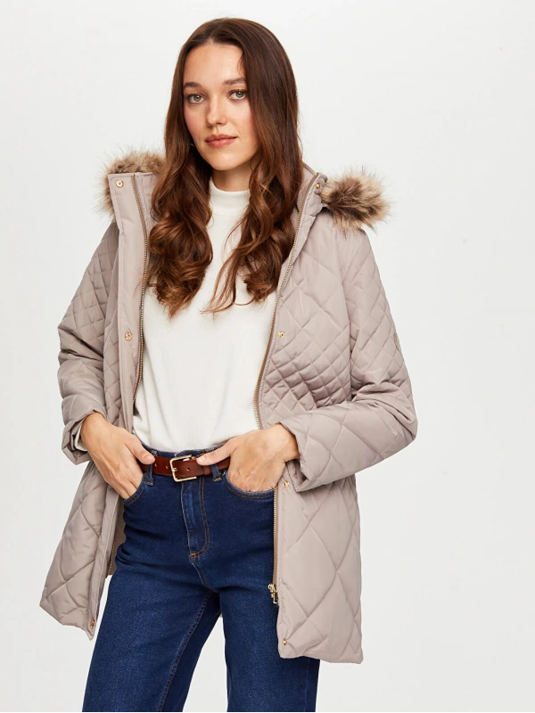 Faik Sönmez Kadın Kürk Kapüşonlu Kapitone Bej Kaban B00041