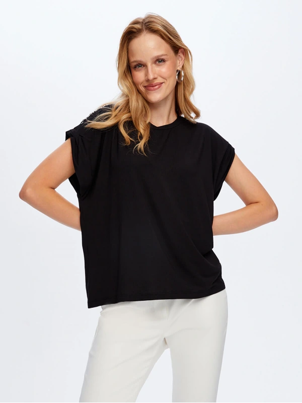 Faik Sönmez Kadın Omuzu Zincir Detaylı Modelli Siyah T-Shirt UW26TSH091