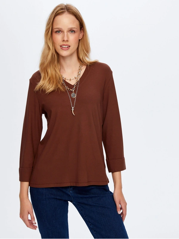 Faik Sönmez Kadın V Yaka Truvakar Kol Kahverengi T-Shirt UW26TSH002