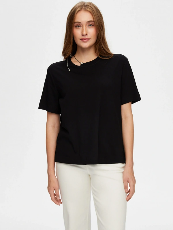 Faik Sönmez Kadın Yakası Zincir Düğme Aksesuarlı Kısa Kol Siyah T-Shirt UW26TSH087