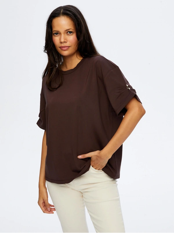Faik Sönmez Kadın Kolları Taş Detaylı Yuvarlak Yaka Koyu Kahverengi T-Shirt UW26TSH088