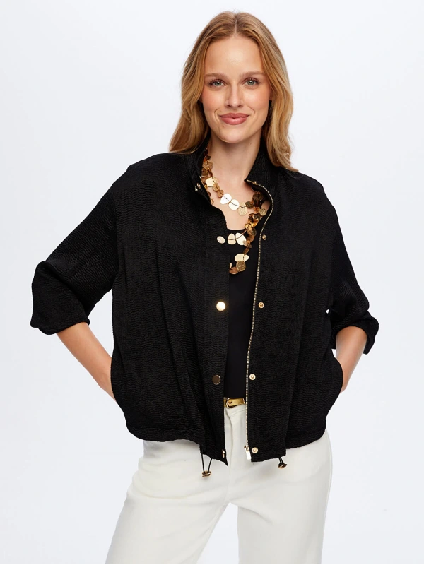 Faik Sönmez Kadın Gold Çıtçıt Detaylı Kendinden Dokulu Saten Siyah Bomber Ceket UW26BMB002