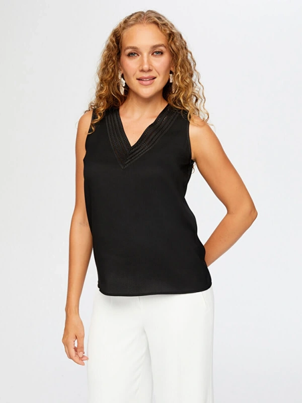 Faik Sönmez Kadın Yakası Delik İşi Nakış Detaylı Şık Siyah Atlet UW26ATL015