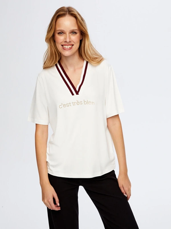 Faik Sönmez Kadın Renkli Triko Yakalı Sloganlı Ekru T-Shirt UW26TSH055