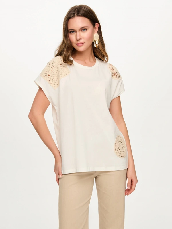 Faik Sönmez Kroşe Aplike Detaylı Yuvarlak Yaka T-Shirt US26TSH086