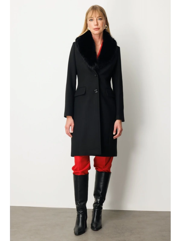 Ekol Yakası Kürklü Siyah Kadın Manto 06065