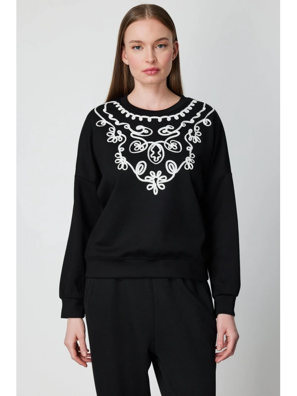 On Fashion Kadın Yakası İşlemeli Siyah Sweatshirt 66357